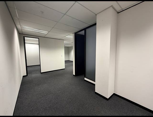 122M² OFFICE TO LET IN PARKTOWN
